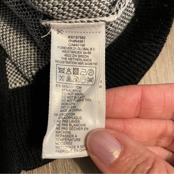 Gray Eiffel Tower Sweater - Picture 3 of 4